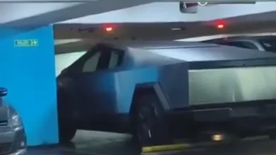 Imagen de un Tesla Cybertruck estacionado en el Congreso