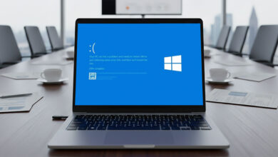 Imagen de un usuario de Windows 11 disfrutando de una experiencia óptima gracias a la función de recuperación automática de controladores