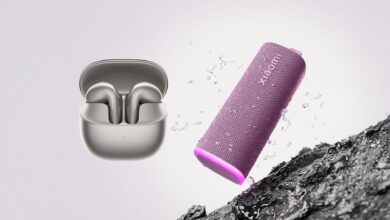 Imagen de los auriculares Xiaomi Buds 6 y el altavoz portátil Xiaomi Sound Play
