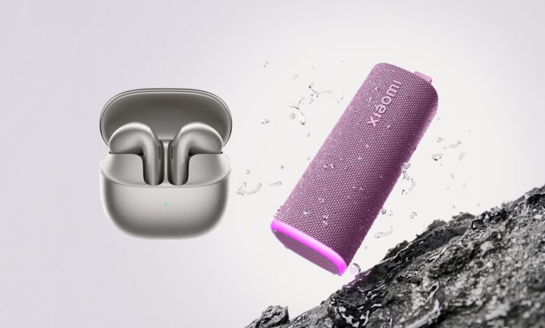 Imagen de los auriculares Xiaomi Buds 6 y el altavoz portátil Xiaomi Sound Play