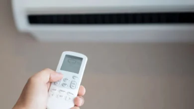 Ventilador y aire acondicionado trabajando juntos para ahorrar energía