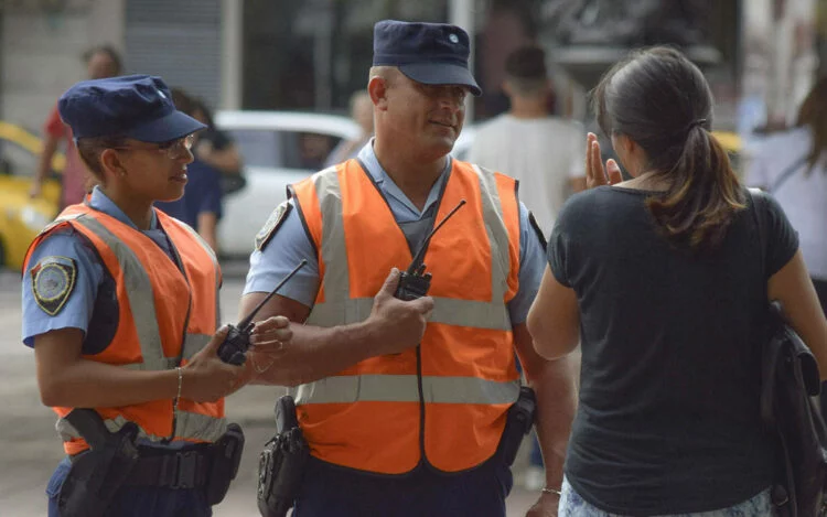 Policía de Córdoba en acción, con aumento en servicios adicionales
