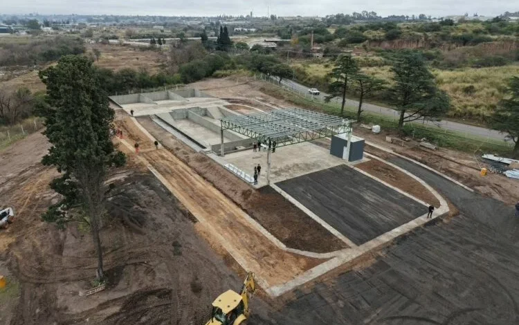 Intendente Daniel Passerini visita la obra de la nueva dársena para camiones en Bajo Grande
