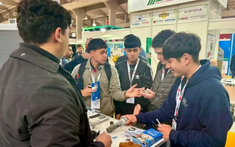 Estudiantes de Córdoba en la Bienal Metalmecánica 2026