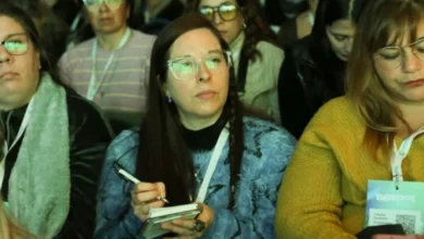 Emprendedores trabajando juntos en un espacio de coworking en Córdoba