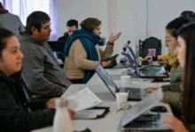 Personal de la Defensoría del Pueblo atiende a vecinos en el barrio IPV Argüello