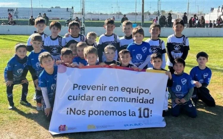 Iluminación azul de edificios públicos en apoyo a la prevención del consumo de drogas
