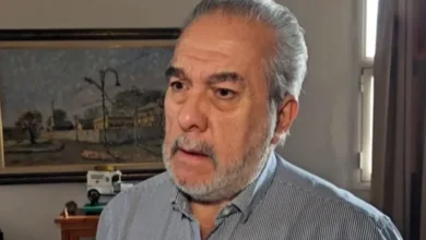 Imagen de un médico examinando a un paciente