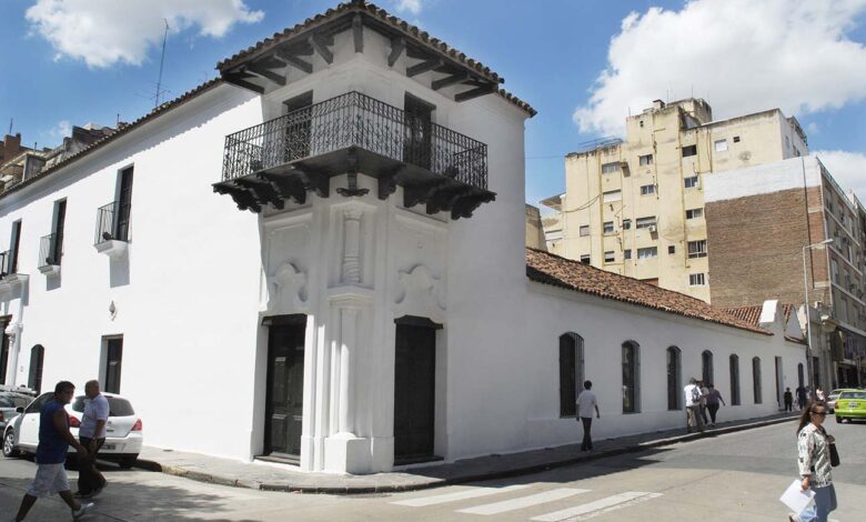 Niños y adultos disfrutando de una sesión de MerienCuentos en el Museo Sobre Monte