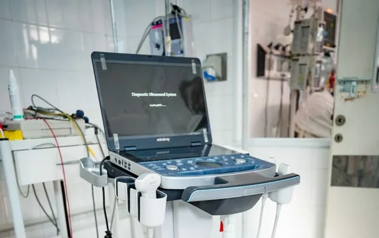 Imagen del nuevo ecógrafo portátil de alta complejidad en el Hospital Córdoba