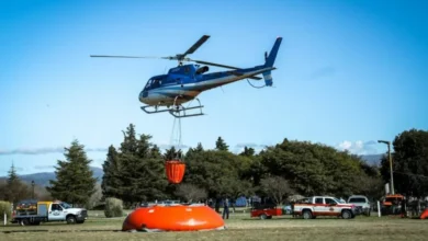 Helicóptero en acción contra incendios forestales