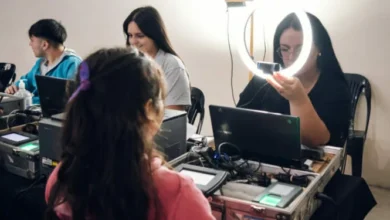 Personal del Registro Civil atendiendo a los ciudadanos en el Operativo DNI
