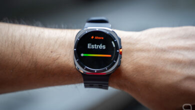 Smartwatch detectando pulso en una fruta