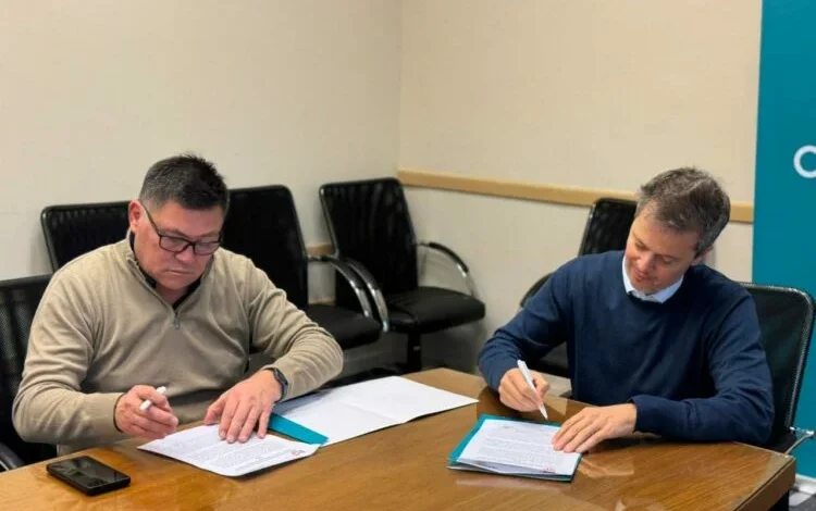Representantes de APROSS e Instituto Atlético Central Córdoba firman convenio de colaboración