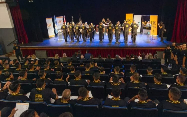 Estudiantes de la licenciatura en Seguridad Pública y Abordaje del Narcotráfico en el Instituto de Gestión e Innovación Tecnológica y Productiva de la UPC