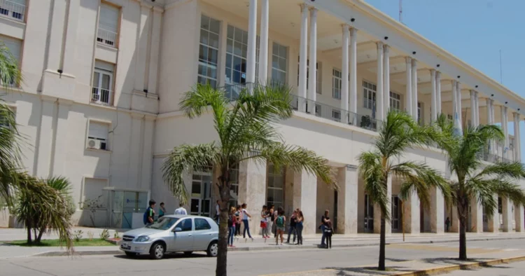 Logo de la Universidad Nacional de Córdoba