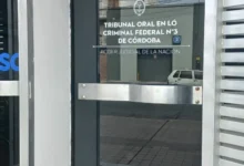 Imagen de una persona con discapacidad recibiendo atención médica