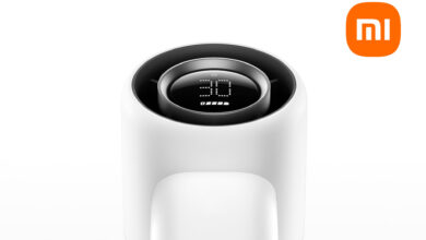 Miniventilador de Xiaomi con diseño compacto y pantalla en la parte superior