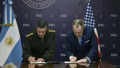 Ministro de Defensa Carlos Presti y embajador Peter Lamelas firman acuerdos de alianza militar