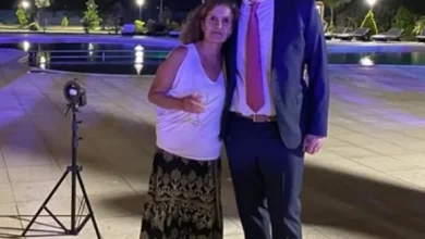Manuel Adorni y su madre Silvia Pais