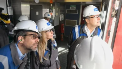 Manuel Adorni en una reunión de YPF