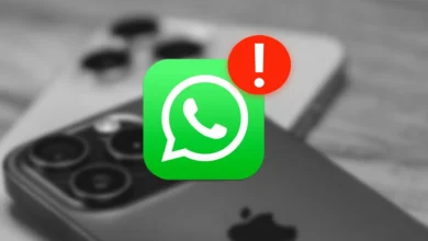 Icono de WhatsApp en un modelo de iPhone antiguo