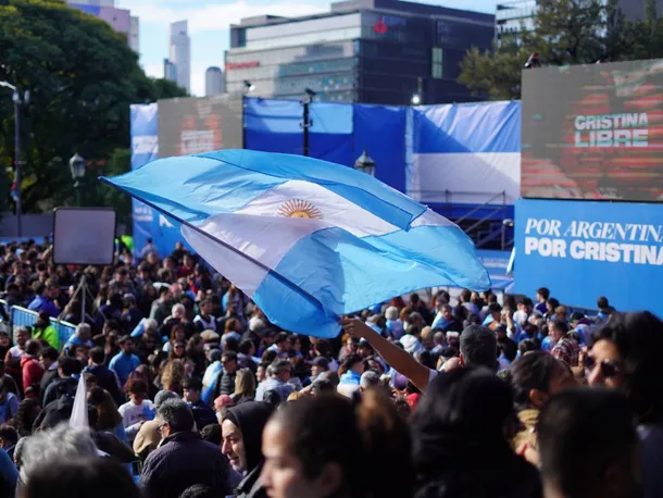 Miles de personas se reunieron en Parque Lezama para exigir la libertad de Cristina Kirchner