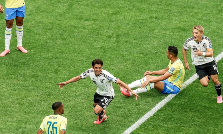 Diego Forlán en una conferencia de prensa
