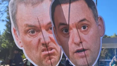 Manuel Adorni y Javier Milei en una reunión