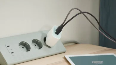 Imagen de un cargador de iPhone con dos puertos USB-C