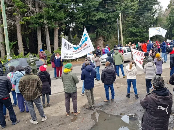 Trabajadores de la CNEA protestan contra los despidos