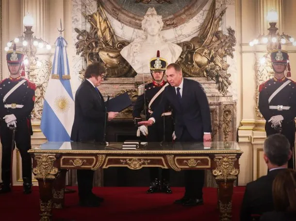 Diego Santilli y Javier Milei en una reunión oficial