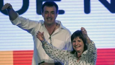 Manuel Adorni en una reunión de gabinete