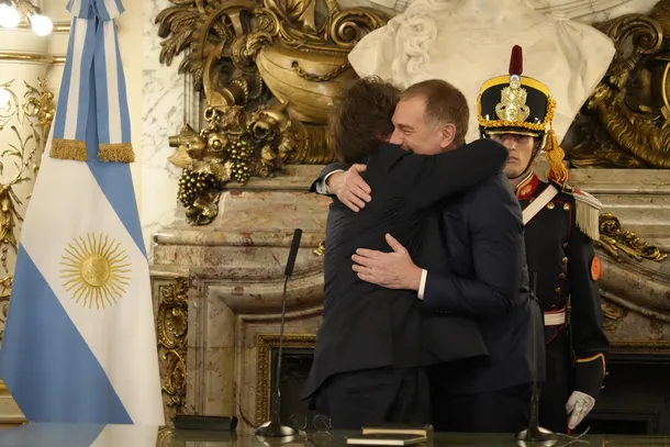 Adrián Ravier y Diego Santilli en una reunión oficial