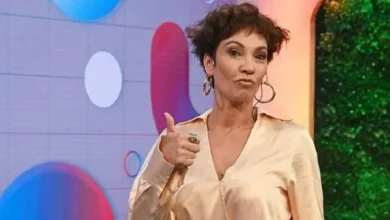 Ernestina Pais sonriendo en una obra de teatro