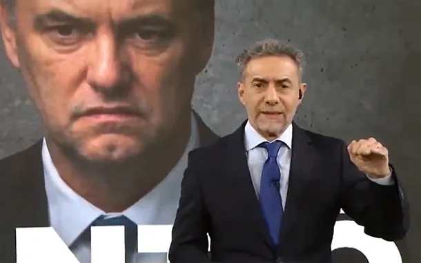 Luis Majul y Manuel Adorni en una imagen simbólica de confrontación