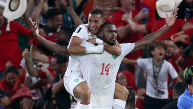 Gakpo festeja su gol con un emotivo homenaje a su familia