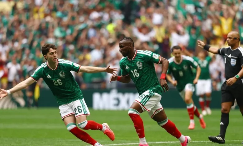Jugadores de México celebran su victoria sobre Sudáfrica en el Mundial 2026