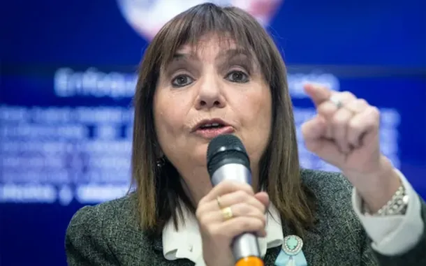 Patricia Bullrich y Javier Milei en una reunión del Senado