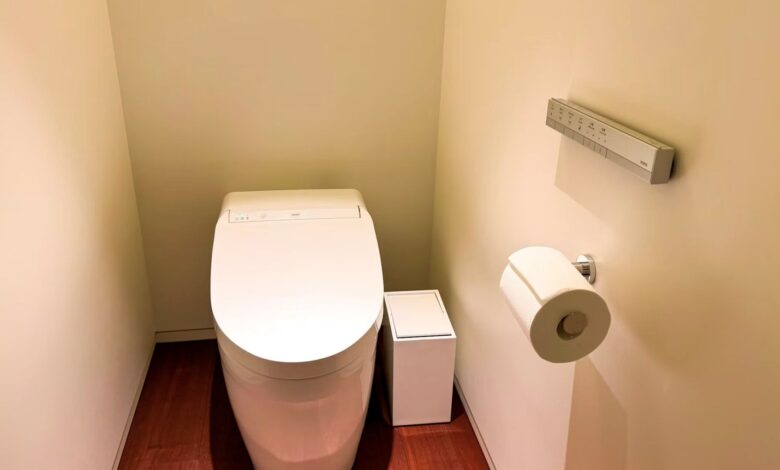 Imagen de un washlet moderno con funciones avanzadas