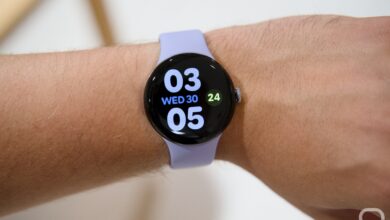 Imagen de un reloj inteligente Pixel Watch 5 encontrado en el fondo del mar