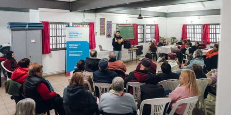 Talleres de Ciudadanía Digital para Personas Mayores en Córdoba