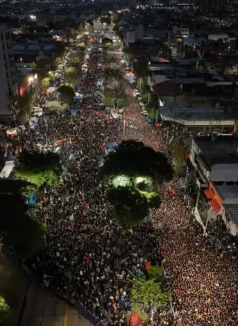 Kilómetros de fila para despedir a Indio Solari en Villa Domínico