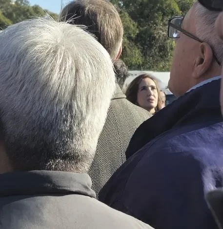 Victoria Villarruel de espaldas a Javier Milei durante el Himno Nacional Argentino