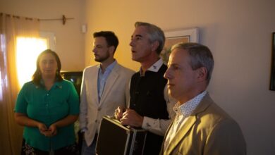 Imagen de la película 'El club de pesca' con los actores principales.