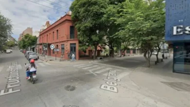 Imagen de la calle Belgrano en Córdoba con señales de tráfico y desvíos
