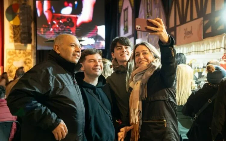 Turistas disfrutando de las vacaciones de invierno en Córdoba