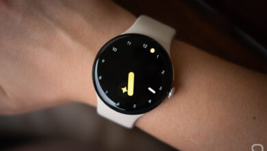 Imagen del Pixel Watch 5 con las características y opciones de colores