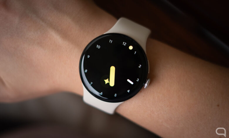 Imagen del Pixel Watch 5 con las características y opciones de colores