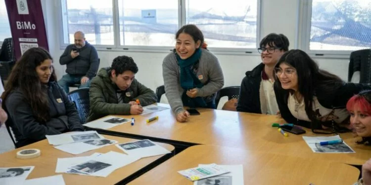 Estudiantes participando en actividades en el Parque Educativo